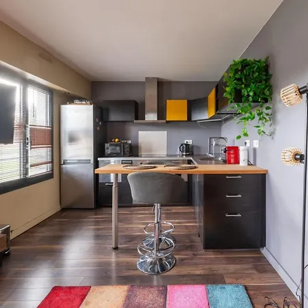 Vibrant & Stylish 1bd W Patiobercy *