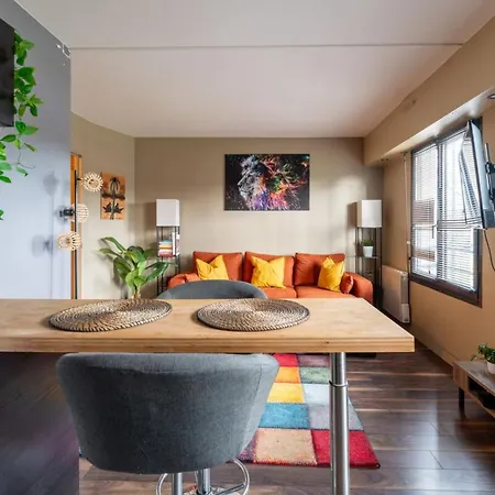 Vibrant & Stylish 1bd W Patiobercy Apartment